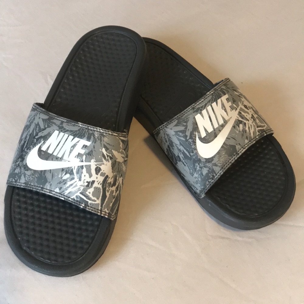 NIKE SLIDES BRAND NEW